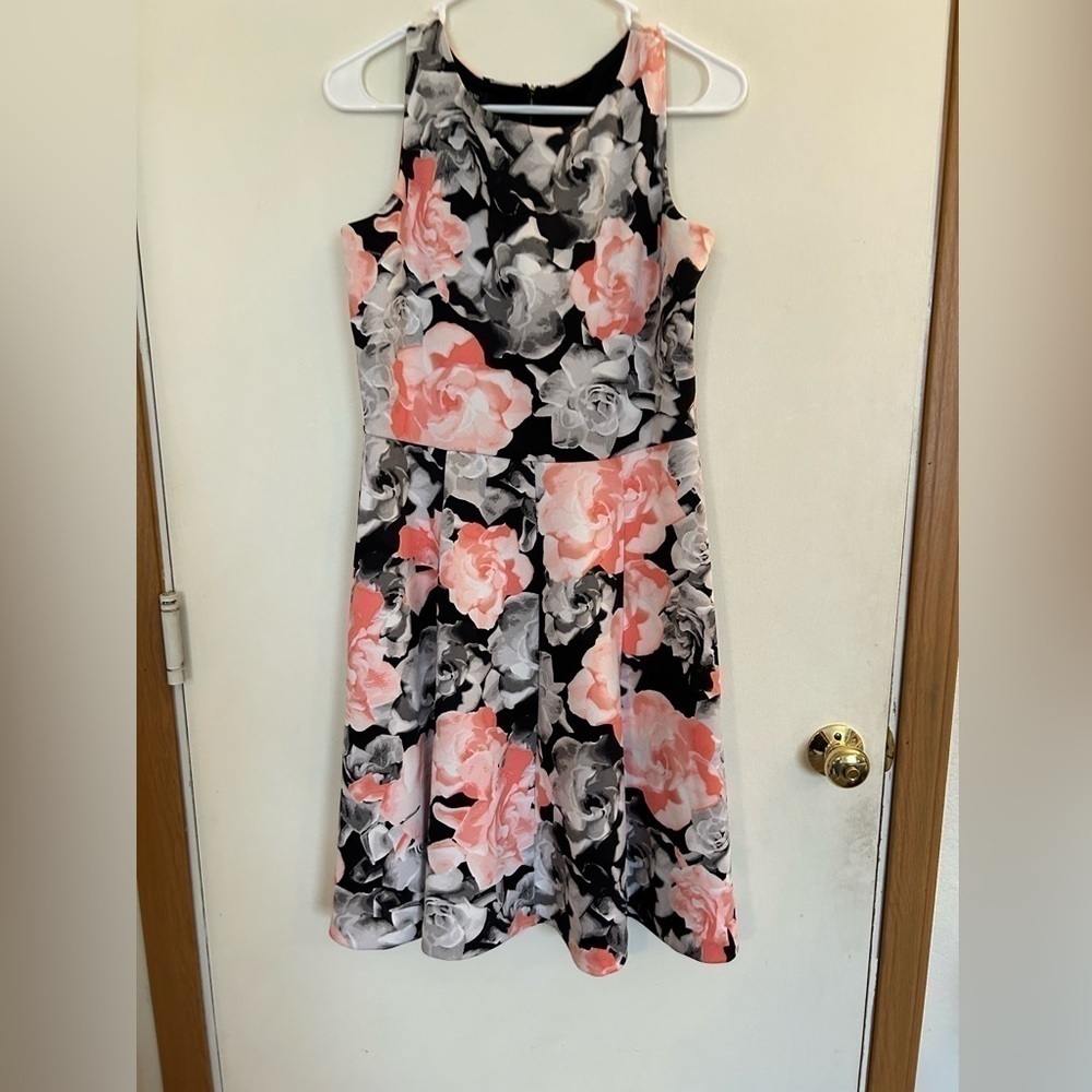 Alfani small, sleevless all over rose print dress